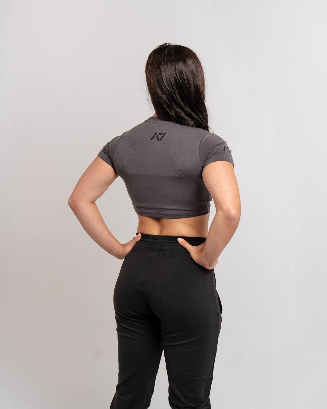 Demand Greatness True-Fit Women's Meet Crop - Shadow Stone Gray