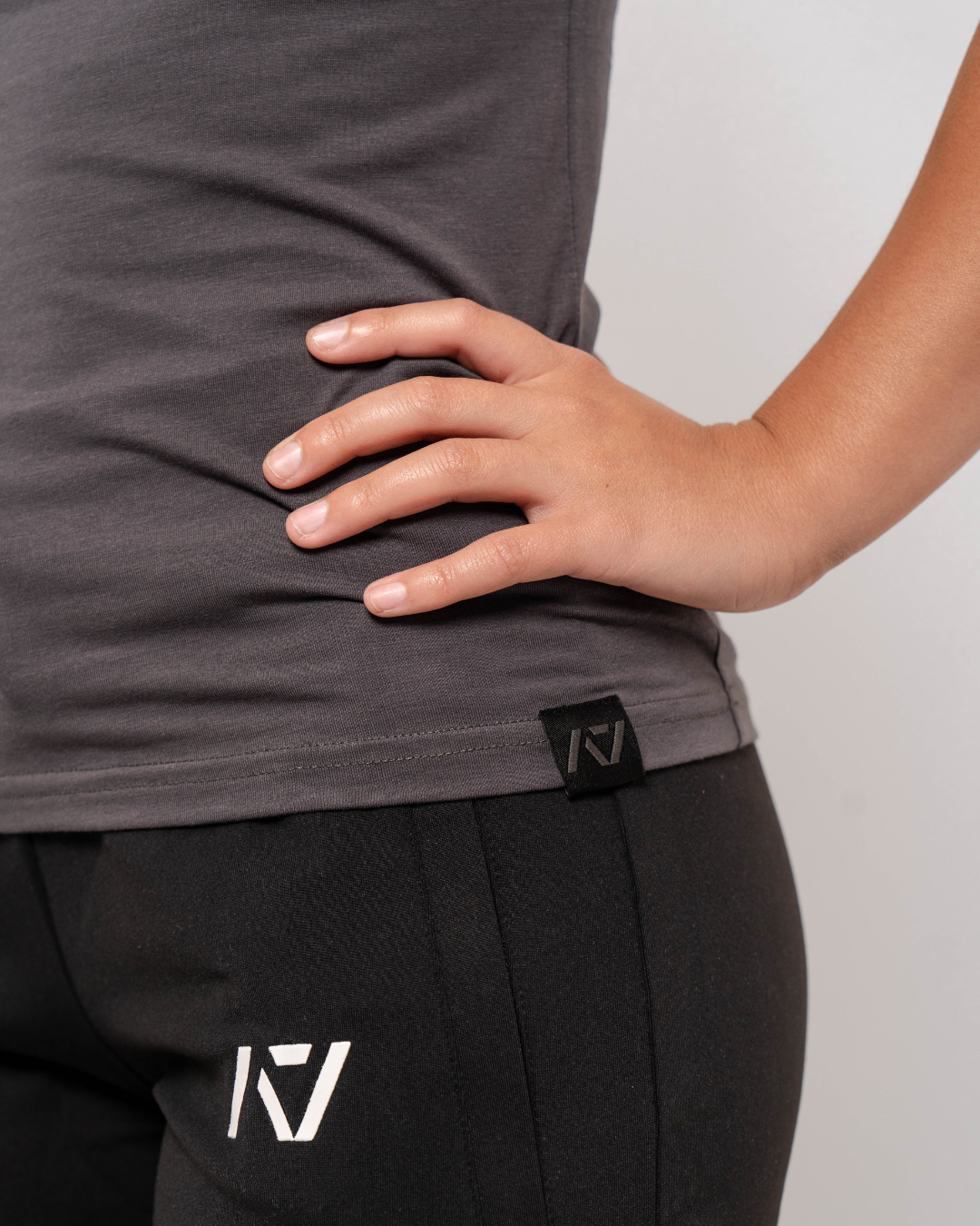 Demand Greatness True-Fit Women's Meet Shirt - Shadow Stone Gray