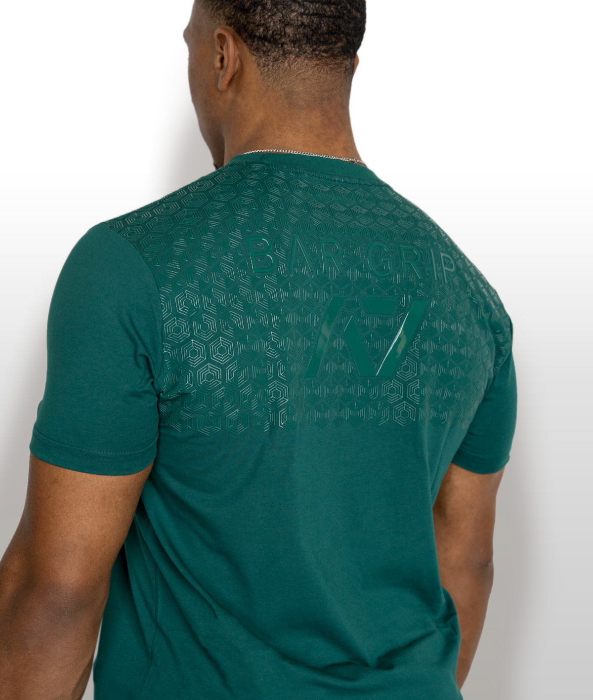 close up of bar grip on kinetic men's bar grip shirt emerald