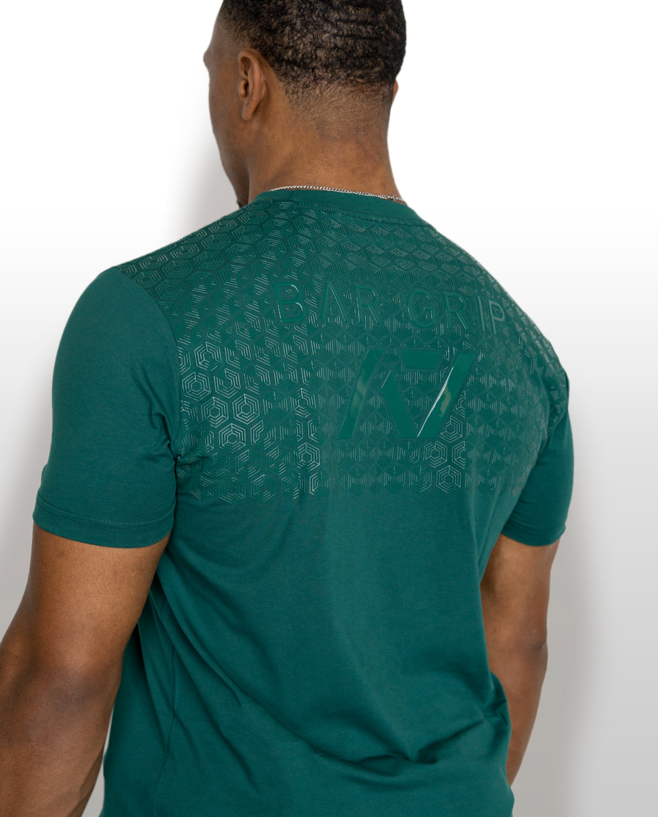 close up of bar grip on kinetic men's bar grip shirt emerald