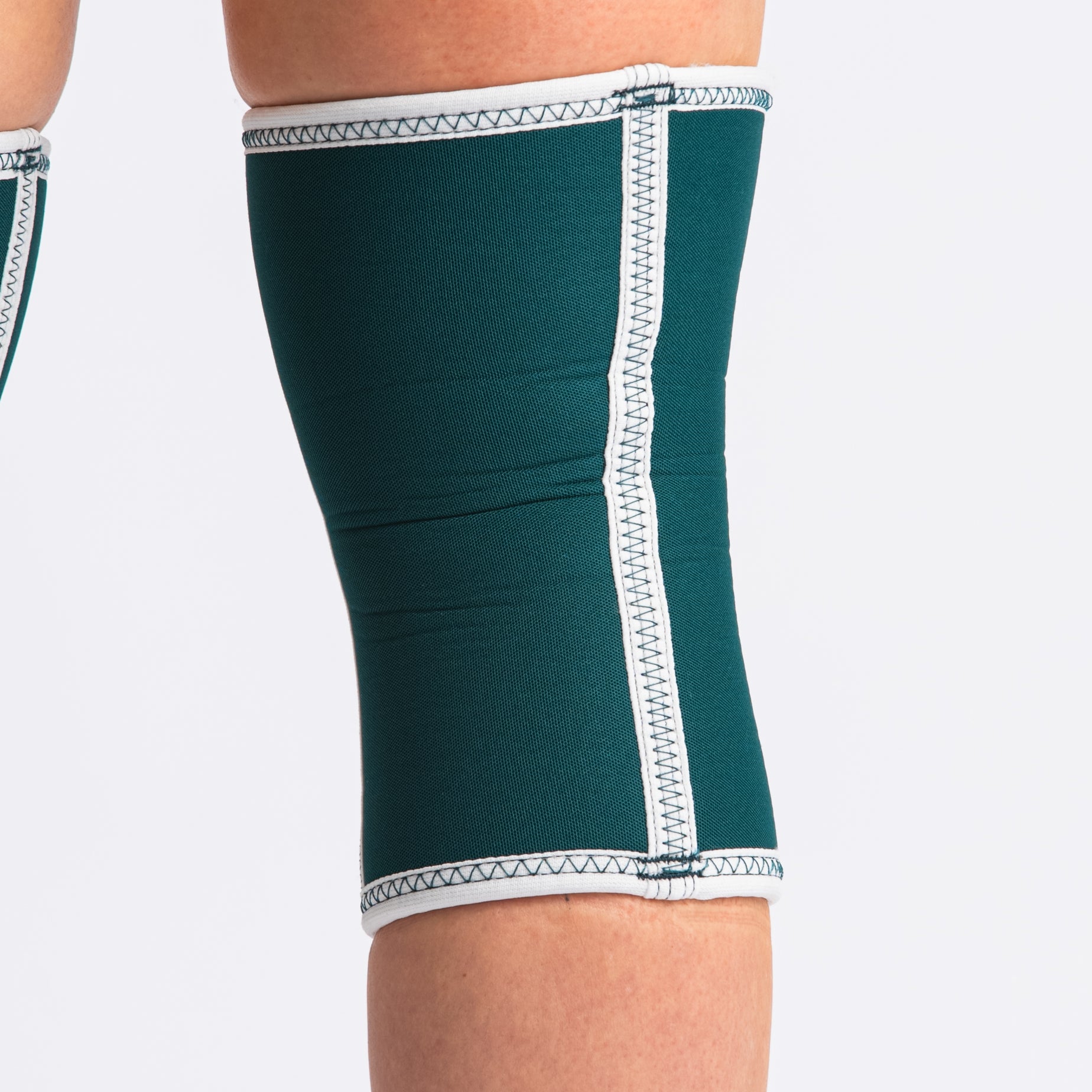 Close-up of A7 Hourglass Knee Sleeves – Emerald Forás, displaying double-stitched seams.