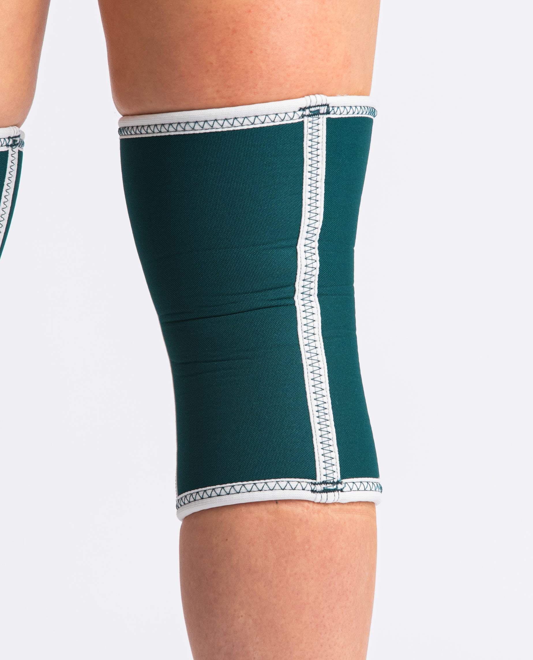 Close-up of A7 Hourglass Knee Sleeves – Emerald Forás, displaying double-stitched seams.