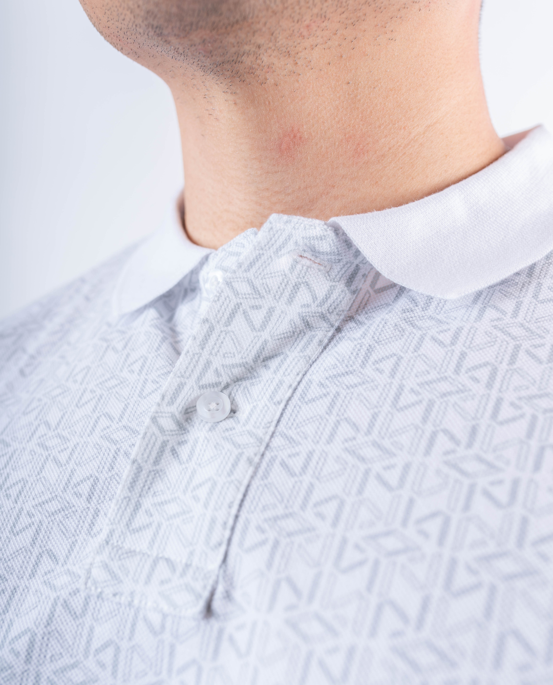 Close-up of the rib-knit polo collar on the A7 Cotton Polo in Stelacrosha Gray.