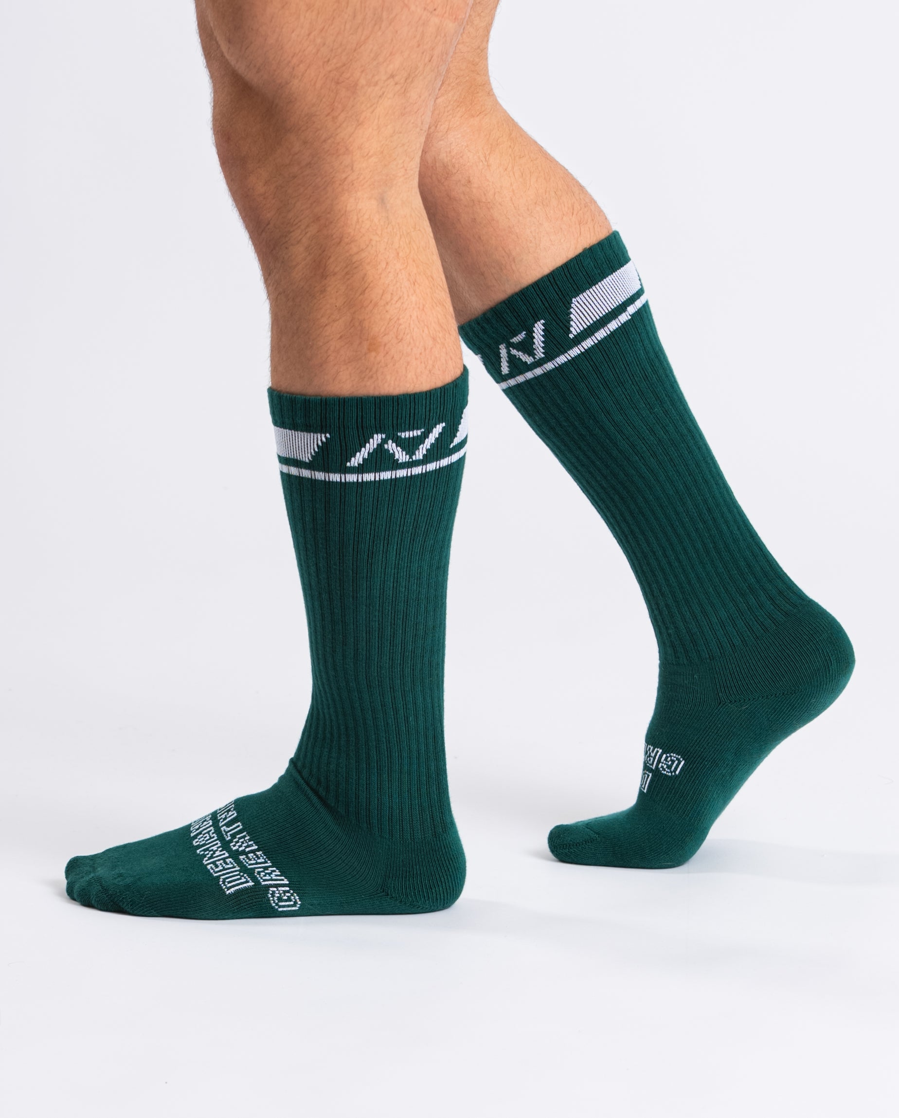 Side profile of A7 Deadlift Socks in Emerald Forás, highlighting the A7 logo on the ankle and compression-style top.
