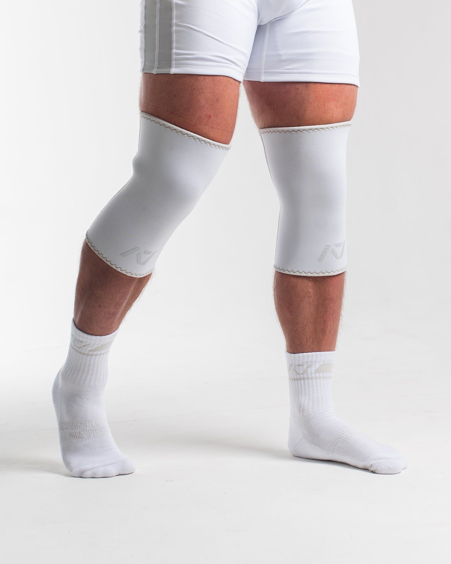 Hourglass White Knee Sleeves for Weightlifting - Polar | A7