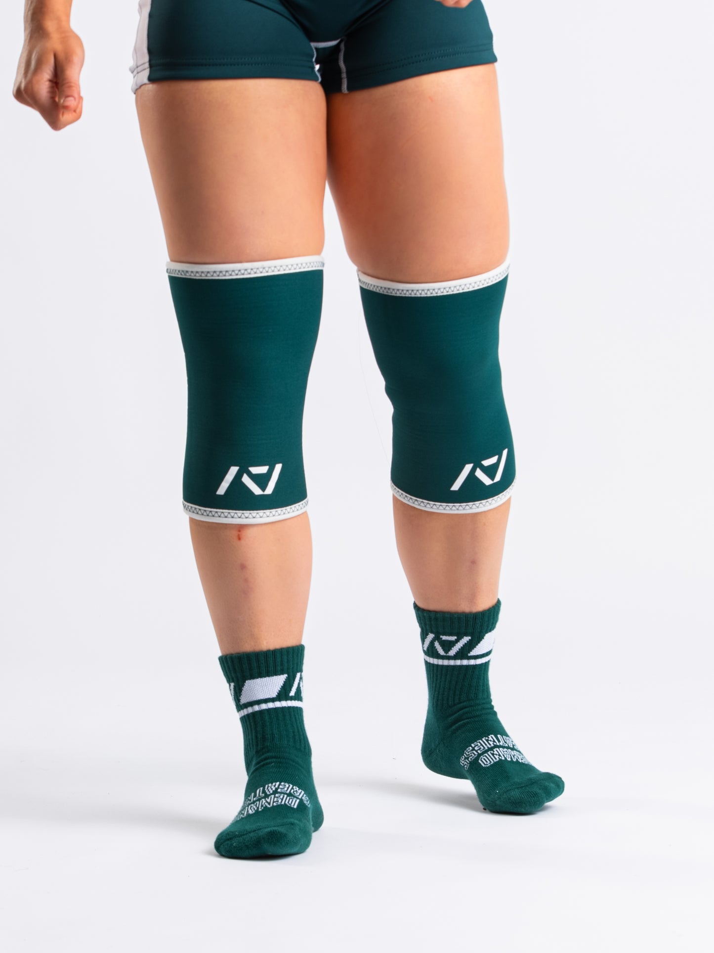 
                  
                    Hourglass Knee Sleeves - Emerald Forás
                  
                