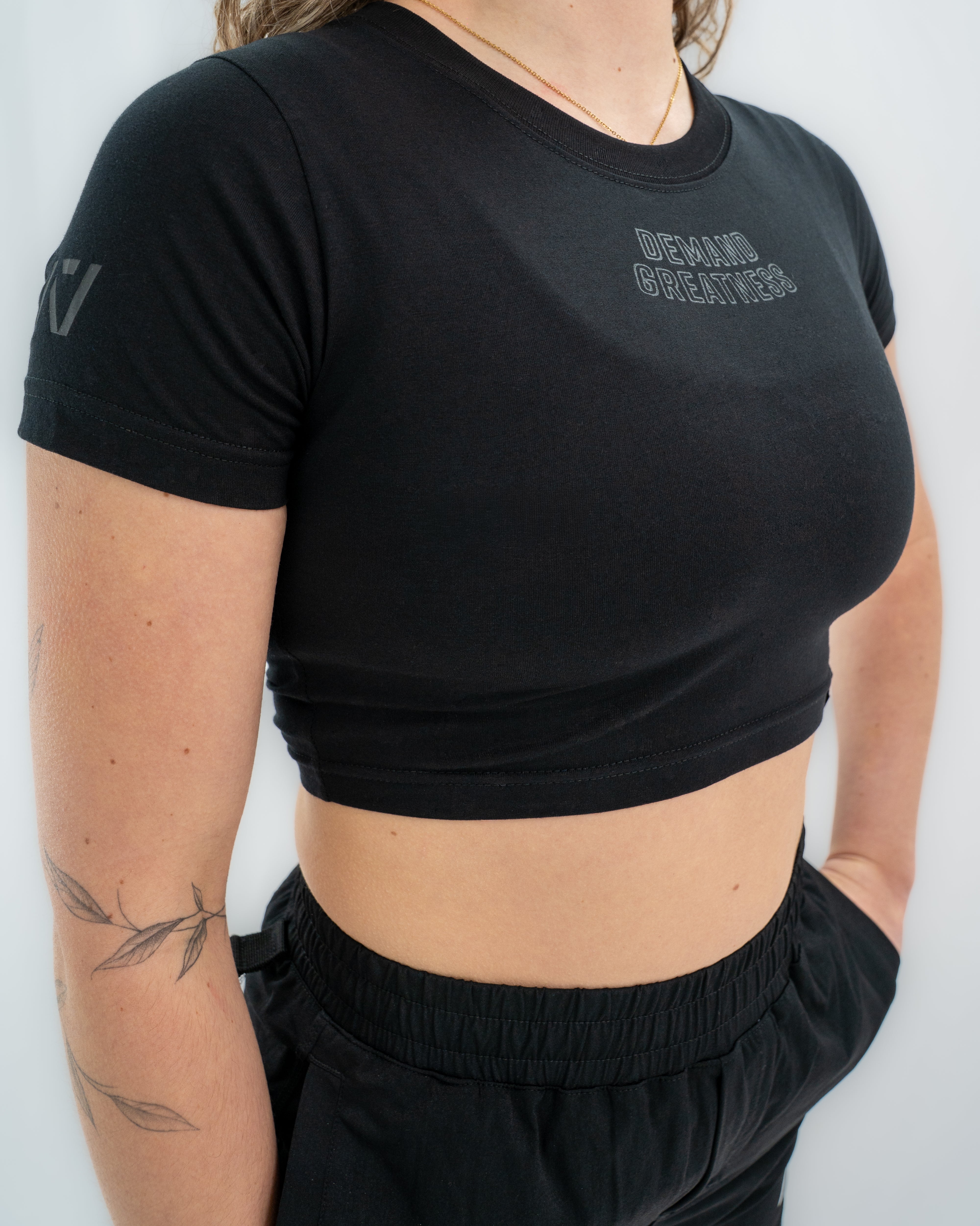 Demand Greatness True-Fit Women's Meet Crop - Stealth