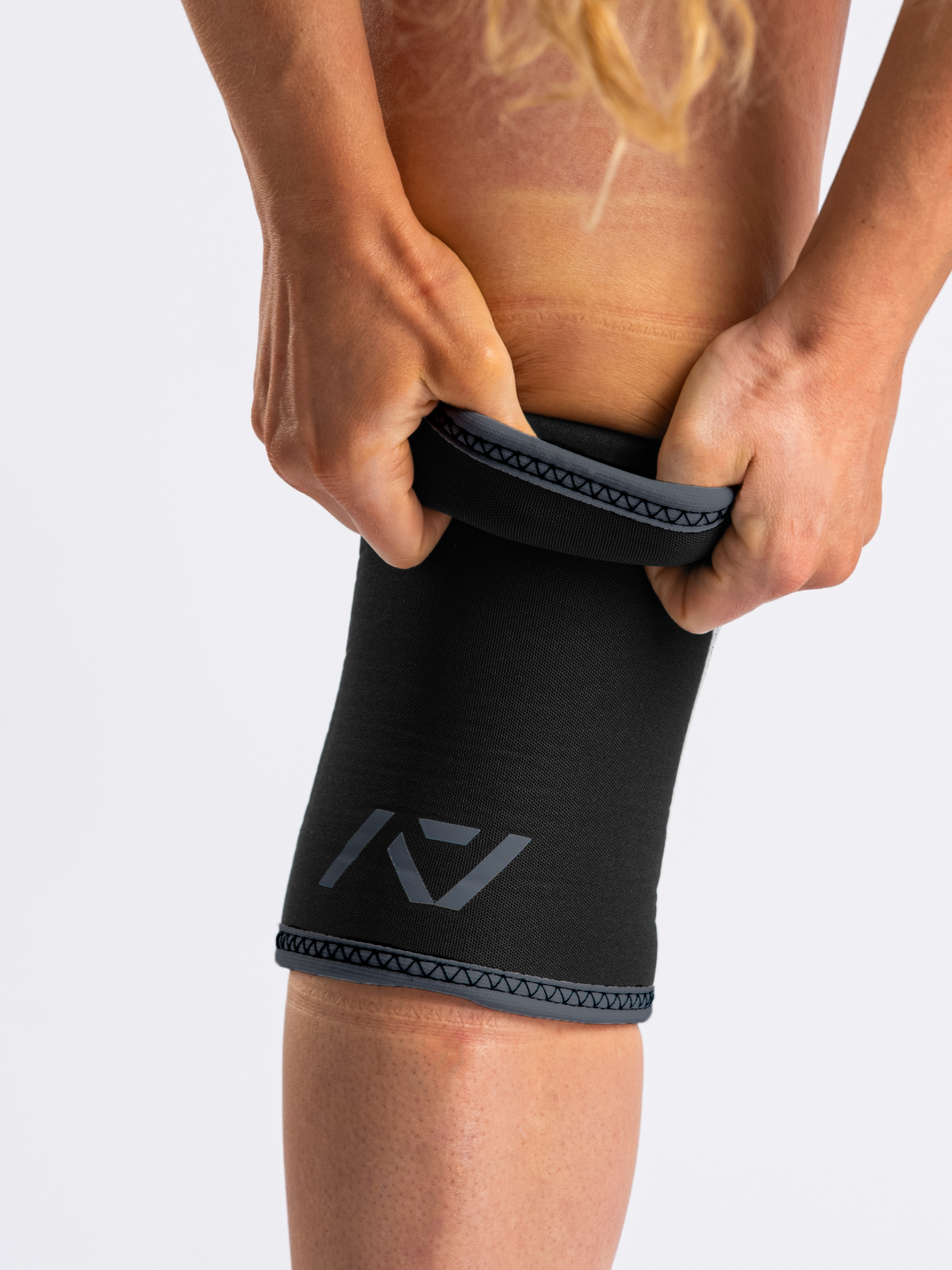 Hourglass Powerlifting-Approved Knee Sleeves - Stealth | A7 Hourglass Powerlifting-Approved Knee Sleeves - Stealth | A7