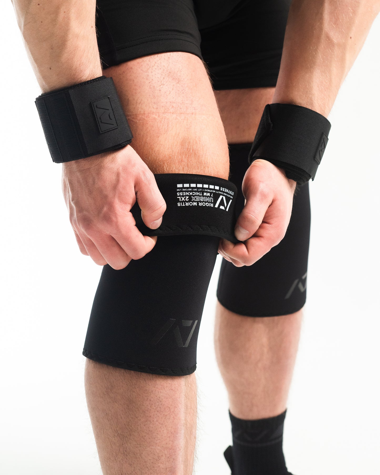 Hourglass Knee Sleeves - Stealth - A7