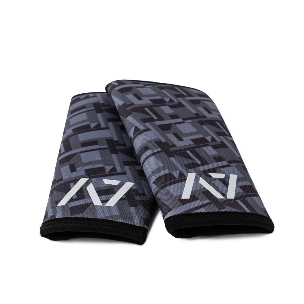 
                  
                    CONE Knee Sleeves - USPA & IPF Approved - Stiff - Puzzle Camo
                  
                